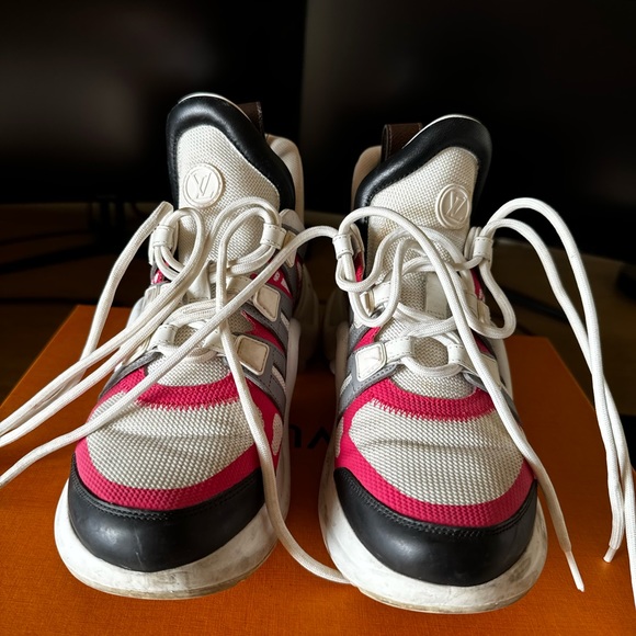 LV Archlight Sneakers. Size 37. - Picture 4 of 6